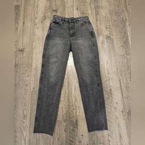 Hollister Ultra High Rise Mom Jean W24